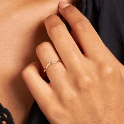 Dinny Hall 18K Gold Tapering Curve Three Wedding Band