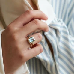 Dinny Hall Mae West 18K Fine Aquamarine & Diamond Ring